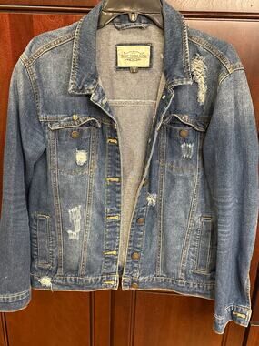 Ashley Vintage Charm‎ Distressed Jean Jacket